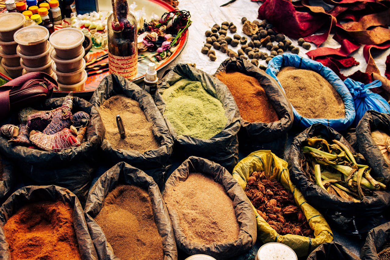 How to Buy Pure Spices Online: A Complete Guide Vivid spices and herbs at an outdoor market in Ngel Nyaki, Nigeria.